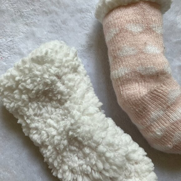 Handmade Baby Hat & Sherpa Slipper Socks Set Size 6-12M | Cream Pink Winter GUC - Picture 15 of 16